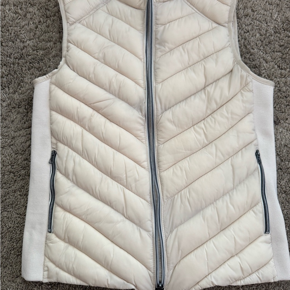 GAP Women's Off-White Quilted Vest - Picture 1 of 4